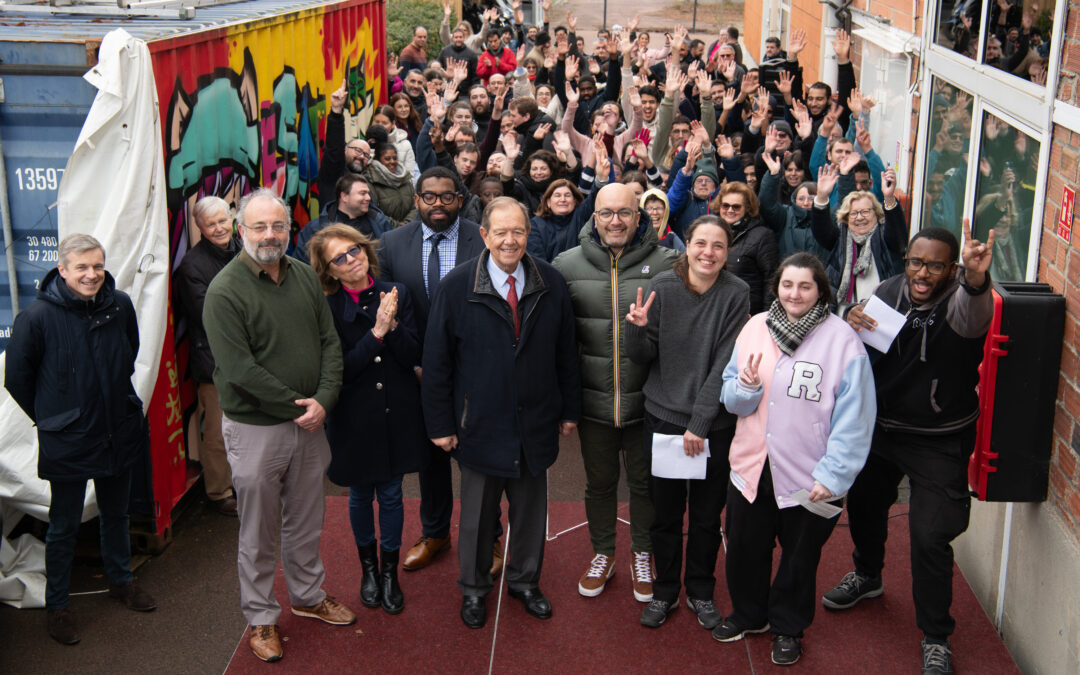 L’OPTIMISME COLORÉ, UNE FRESQUE COLLECTIVE À L’ESAT ATELIER DU CHÂTEAU